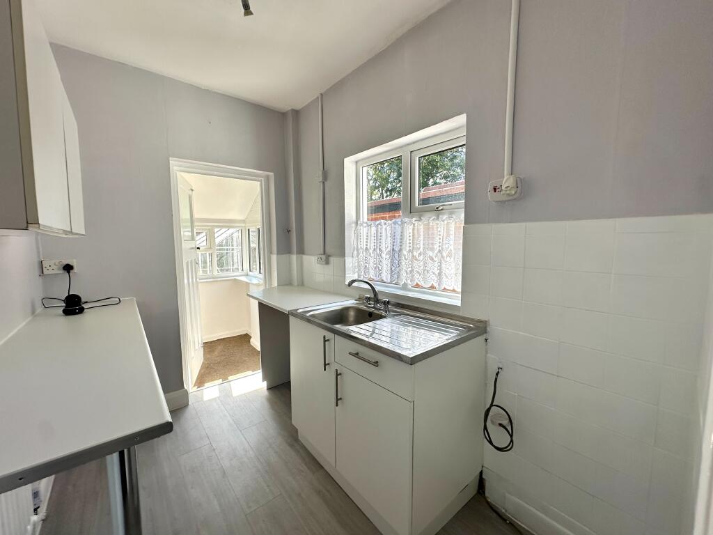 House in Wolverhampton, Ettingshall Park - More