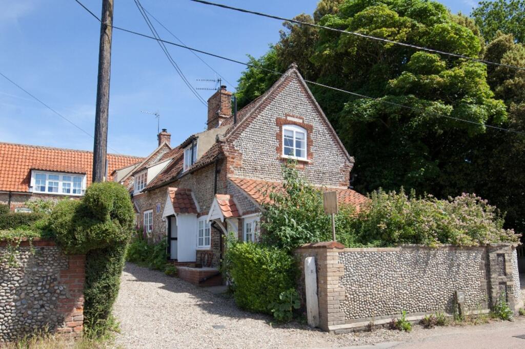 Main image of property: Charming 'Chocolate Box' Cottage in Stiffkey