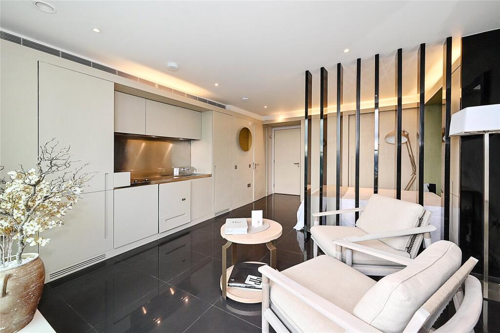 Main image of property: Pan Peninsula Square, London, E14