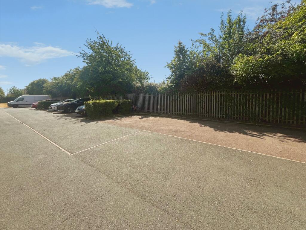 Apartment in Slough - View 3
