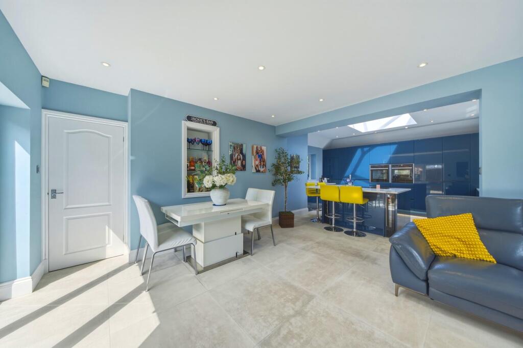House in Nottingham, Wollaton Vale - View 2