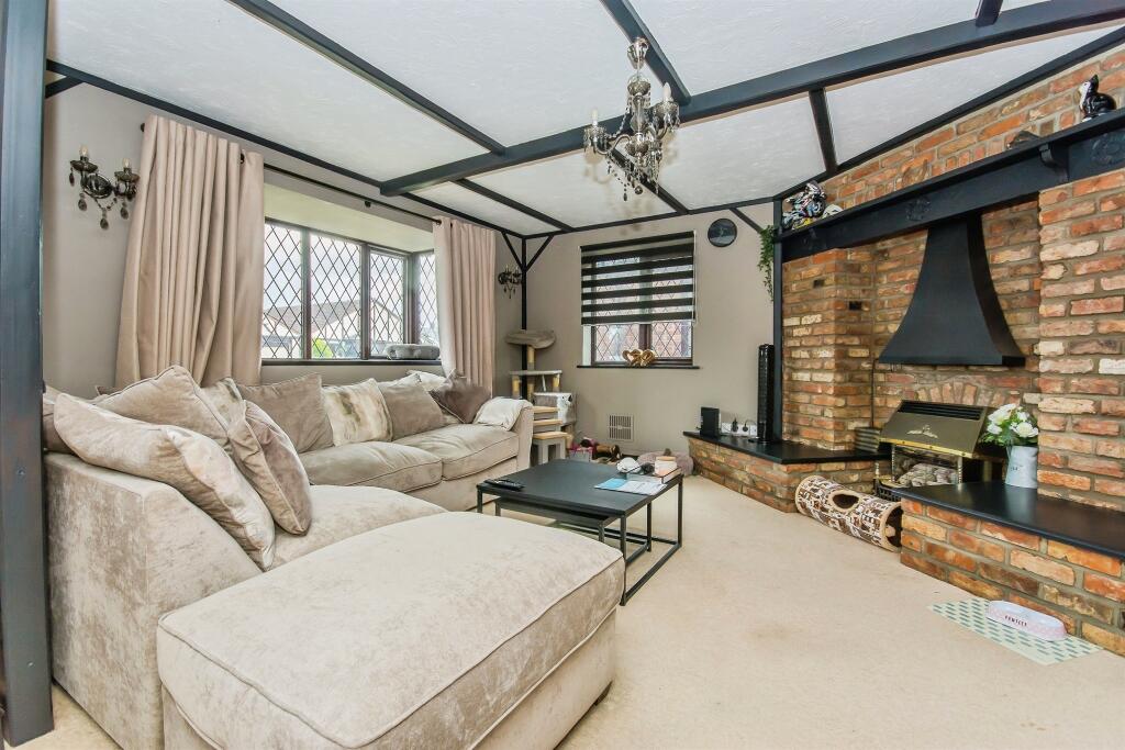 Carlton Close, Leverington, Wisbech photo 3