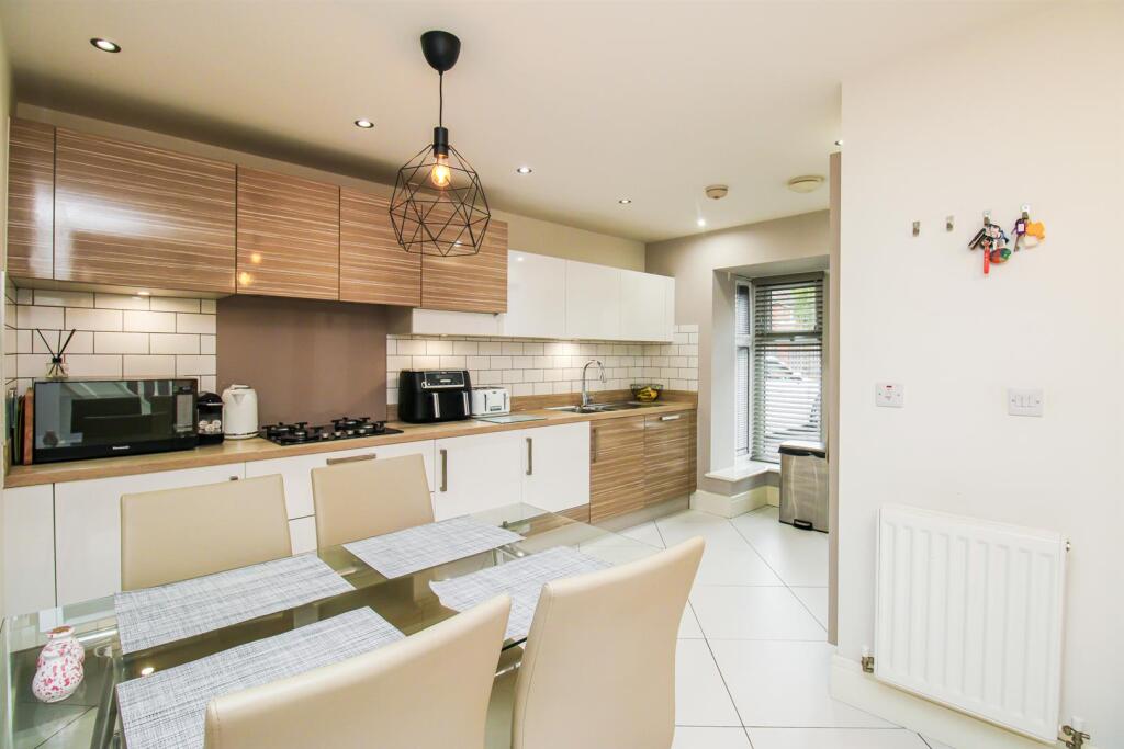 3-bed semi-detached on Allerton Road, Wakefield, £275,000