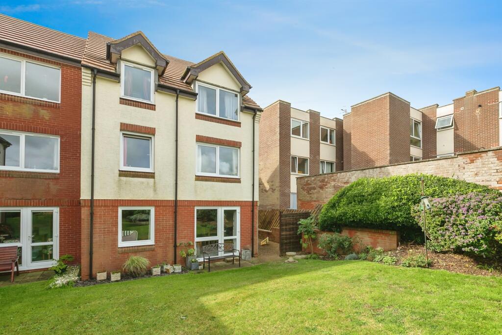 1-bed house on Marine Parade, Seaford, £100,000