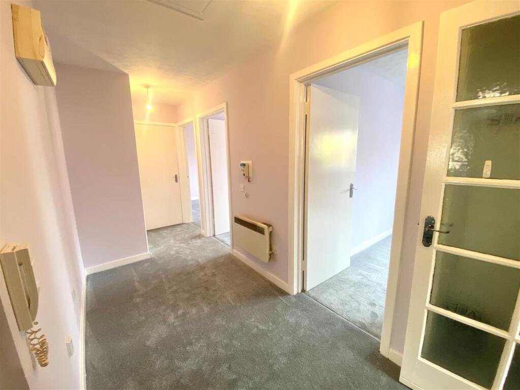 Apartment in Epping Forest, Waltham Abbey - View 2