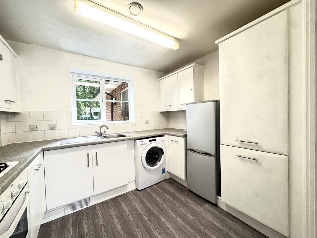 Park Prewett Road, Basingstoke - View 4