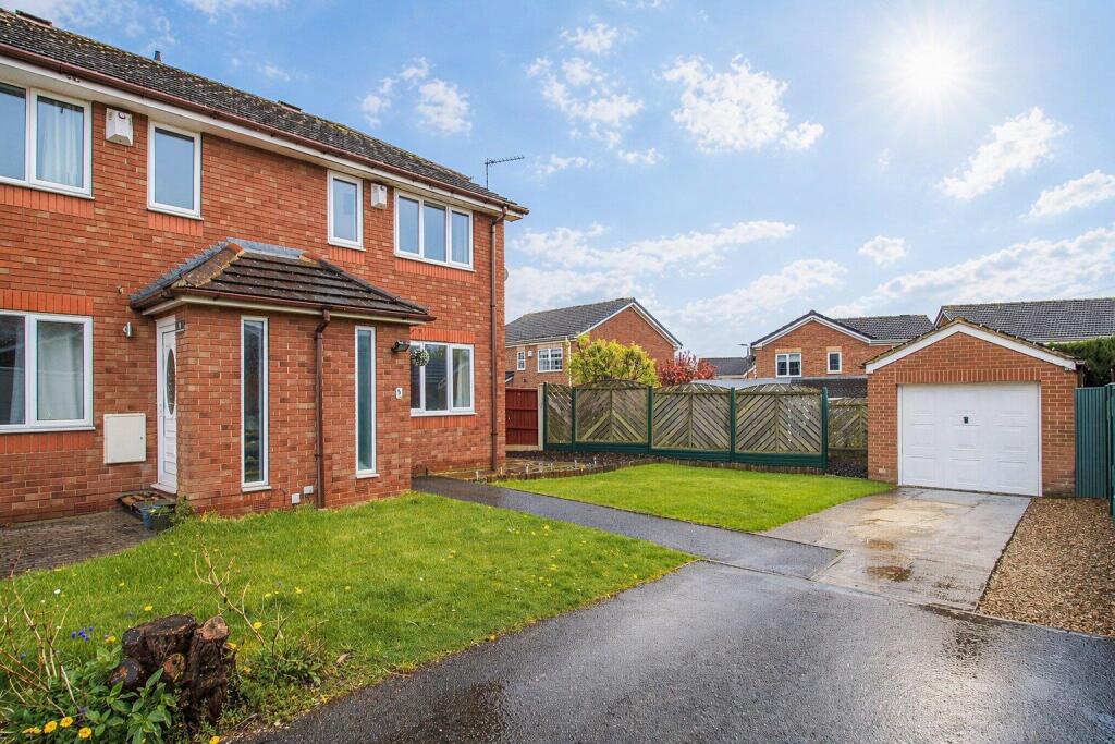 Main image of property: 63, Clifton Avenue, Stanley, Wakefield, WF3 4HB