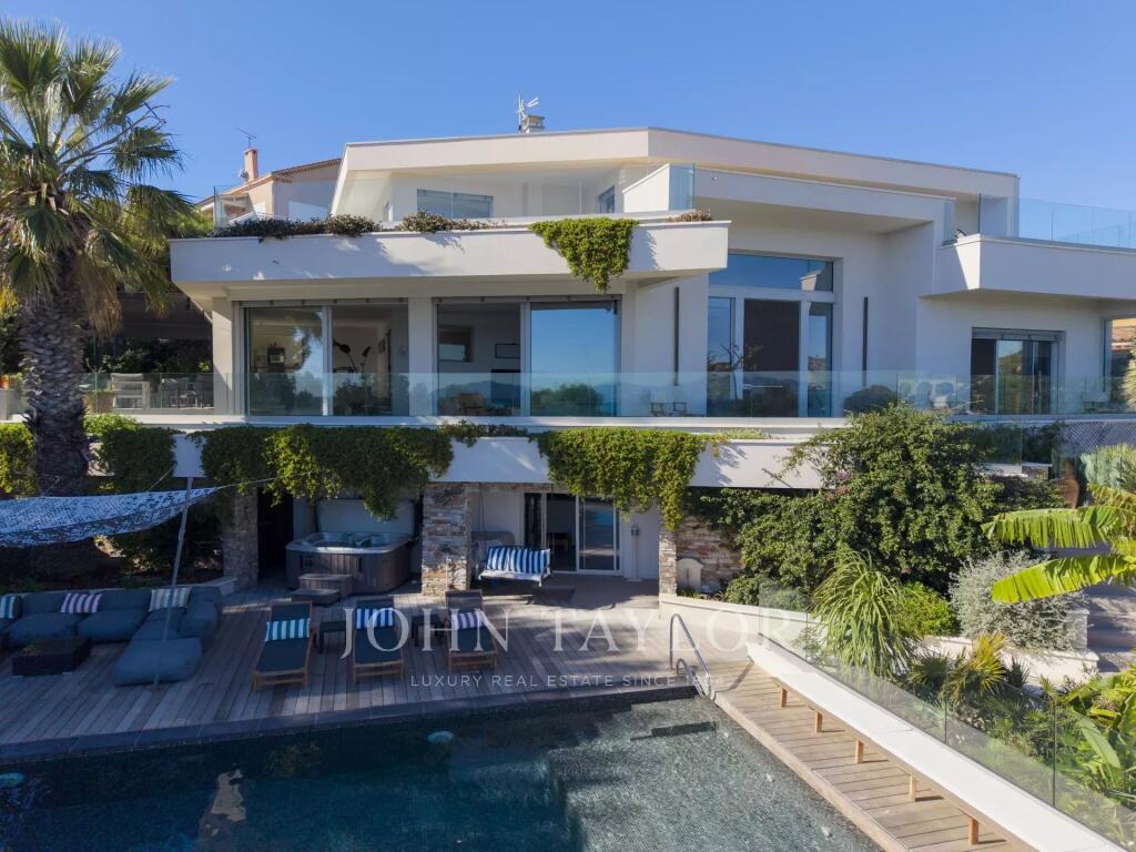 Main image of property: Provence-Alps-Cote d`Azur, Bouches-du-Rhône, Carry-le-Rouet