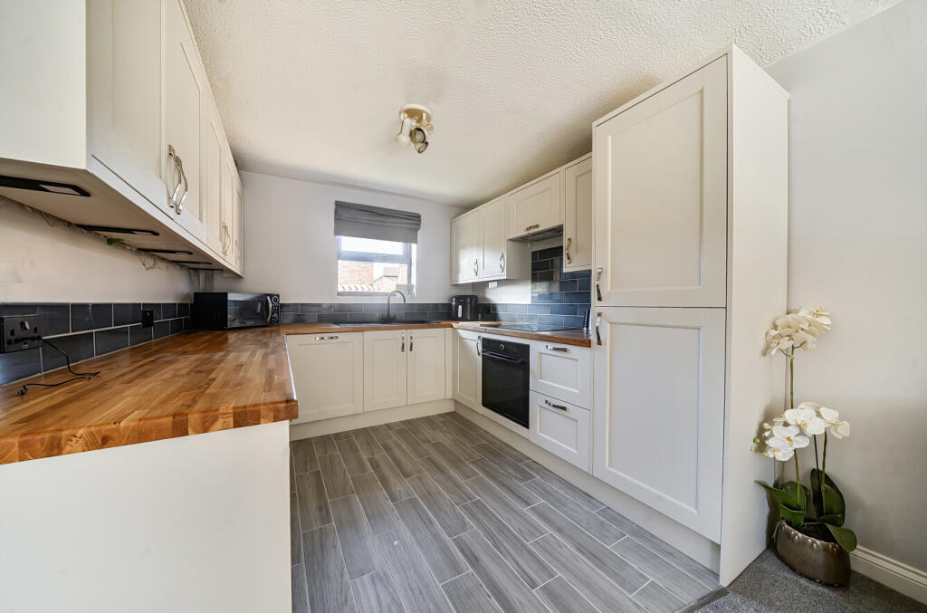 House in Reading, Lower Earley, Earley - More