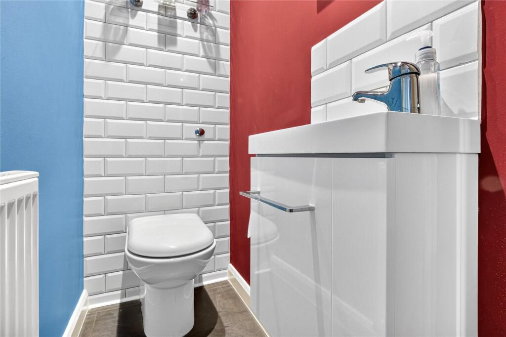 House in Bracknell, Hanworth - More