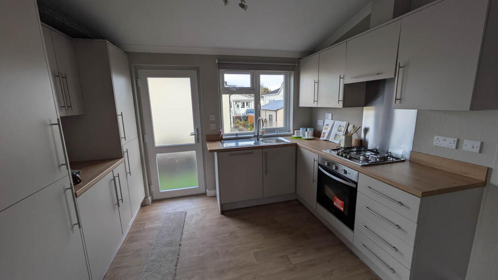 2-bed caravan on Carmarthenshire, Wales, SA34, £145,000