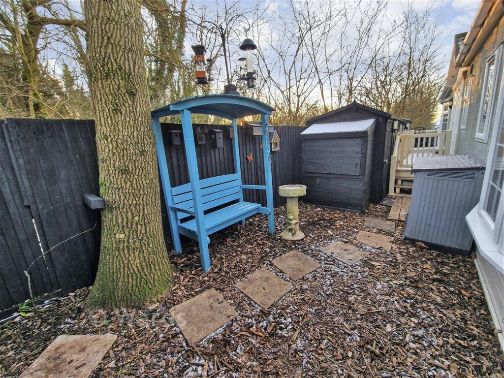 2-bed caravan on Labour In Vain Road, Wrotham, Sevenoaks, Kent, £170,000