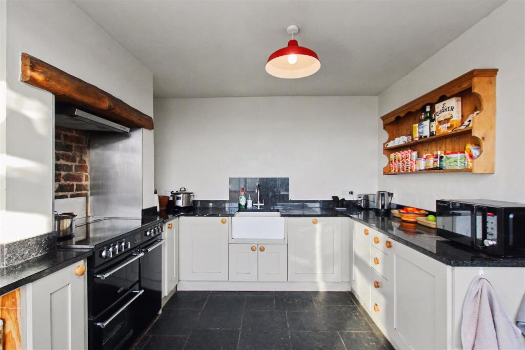 The Chestnuts Farmhouse + 0.9 acres -Wickenby Road, Lissington photo 3