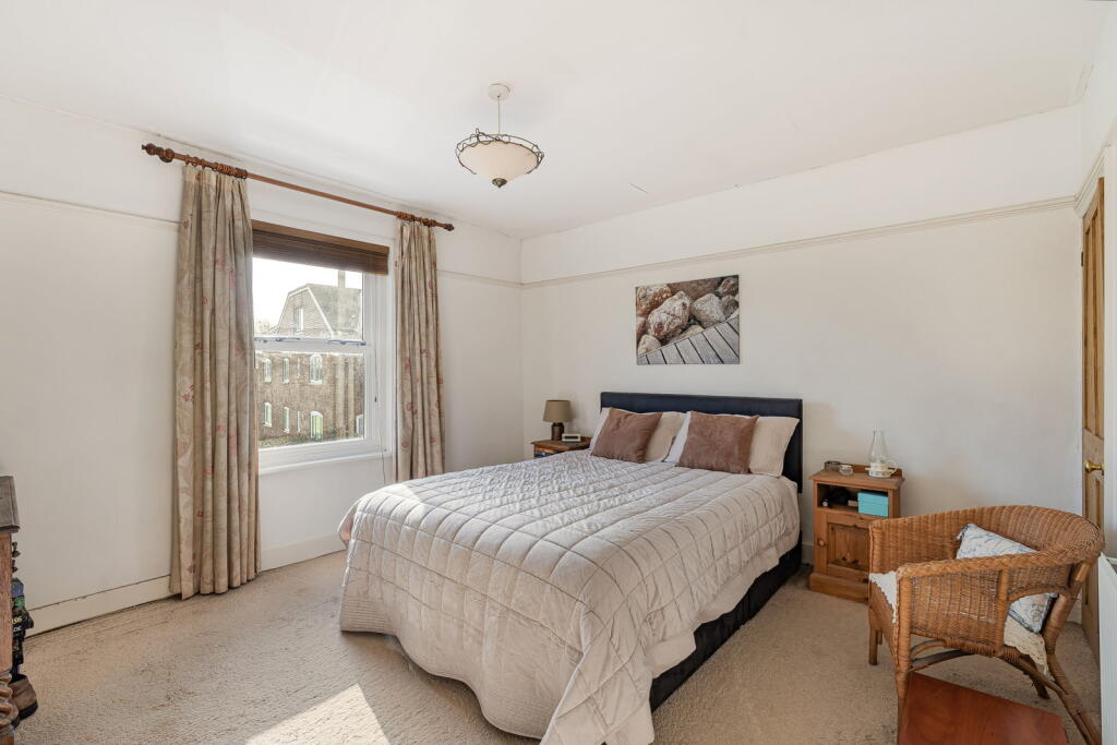 House in Guildford, Surrey - More