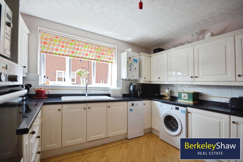 Apartment in Sefton, Liverpool City Region - View 2