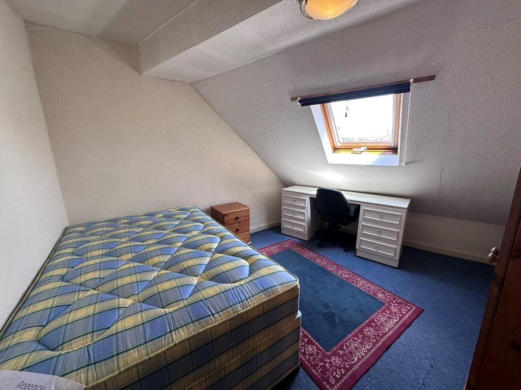 6 bedroom maisonette for rent
