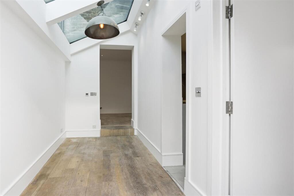 Apartment in London - More