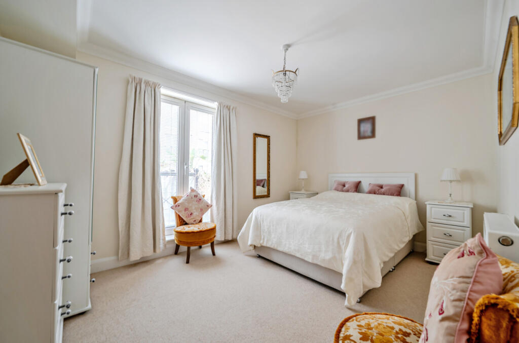 Apartment in Worthing, West Sussex - View 5