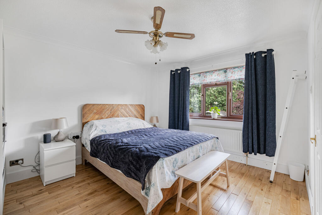 House in Guildford, Shawfield, Ash - More