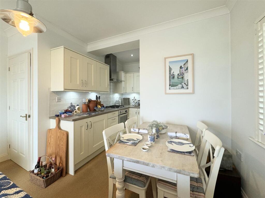 Apartment in Truro - View 4