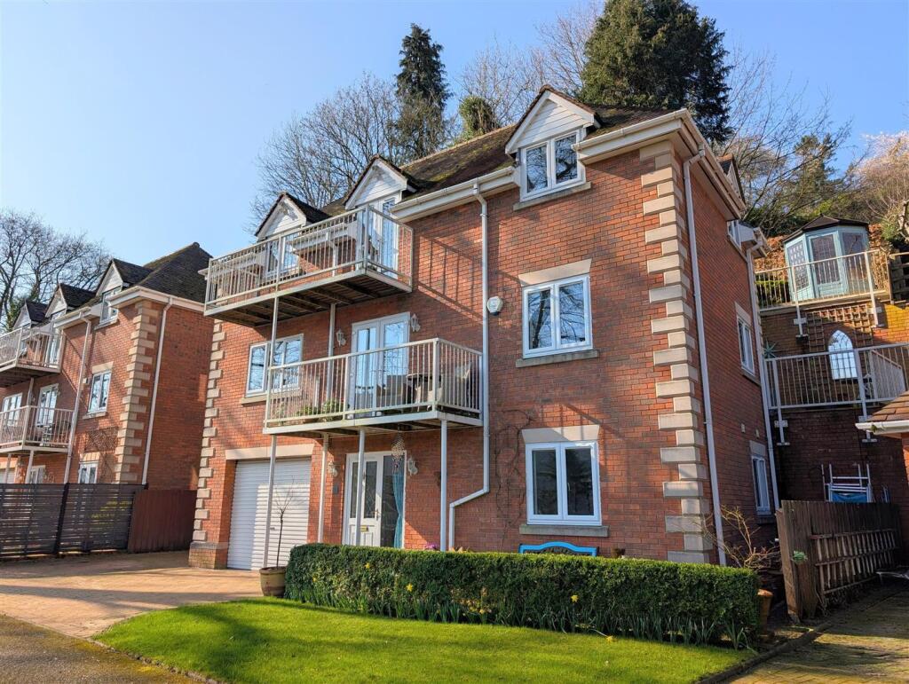 Main image of property: 3 Woodcote Edge Drive, Church Stretton, SY6 6DR