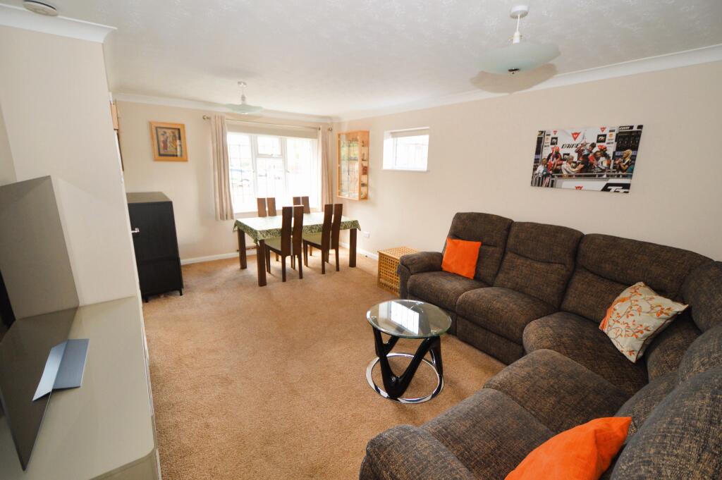 House in Sandhurst, College Town - View 5