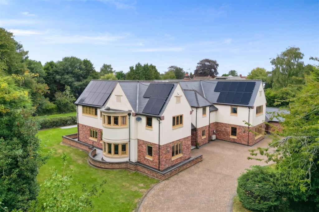 Main image of property: Magyar Crescent, Nuneaton, CV11