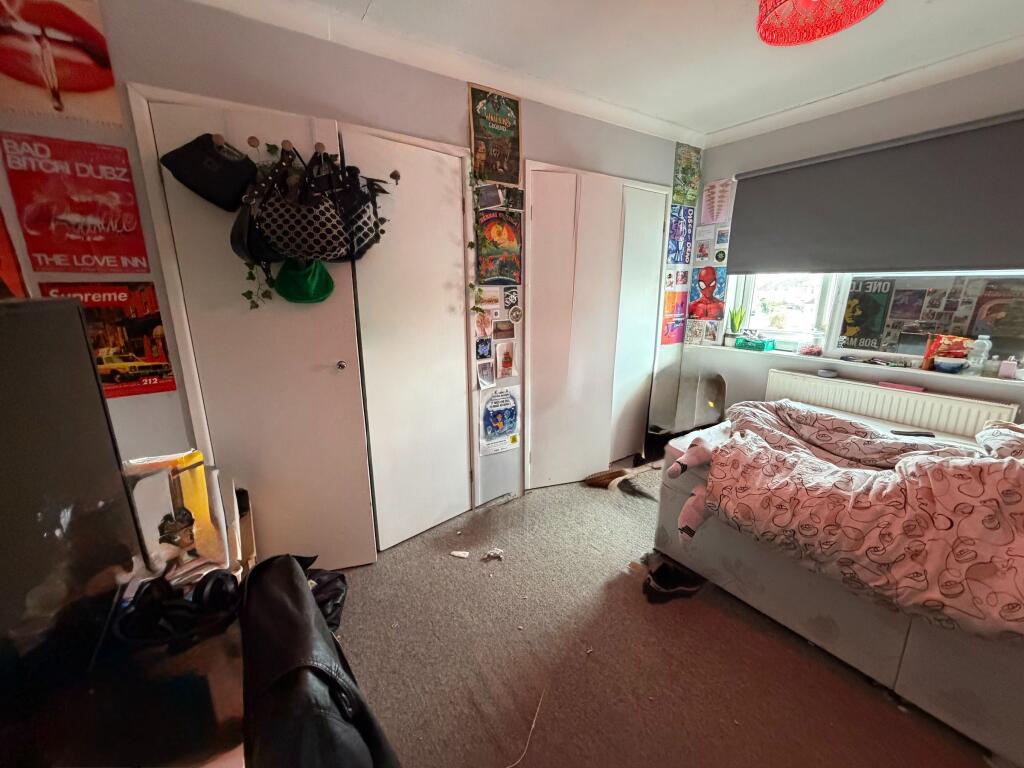 6 bedroom terraced house for rent
