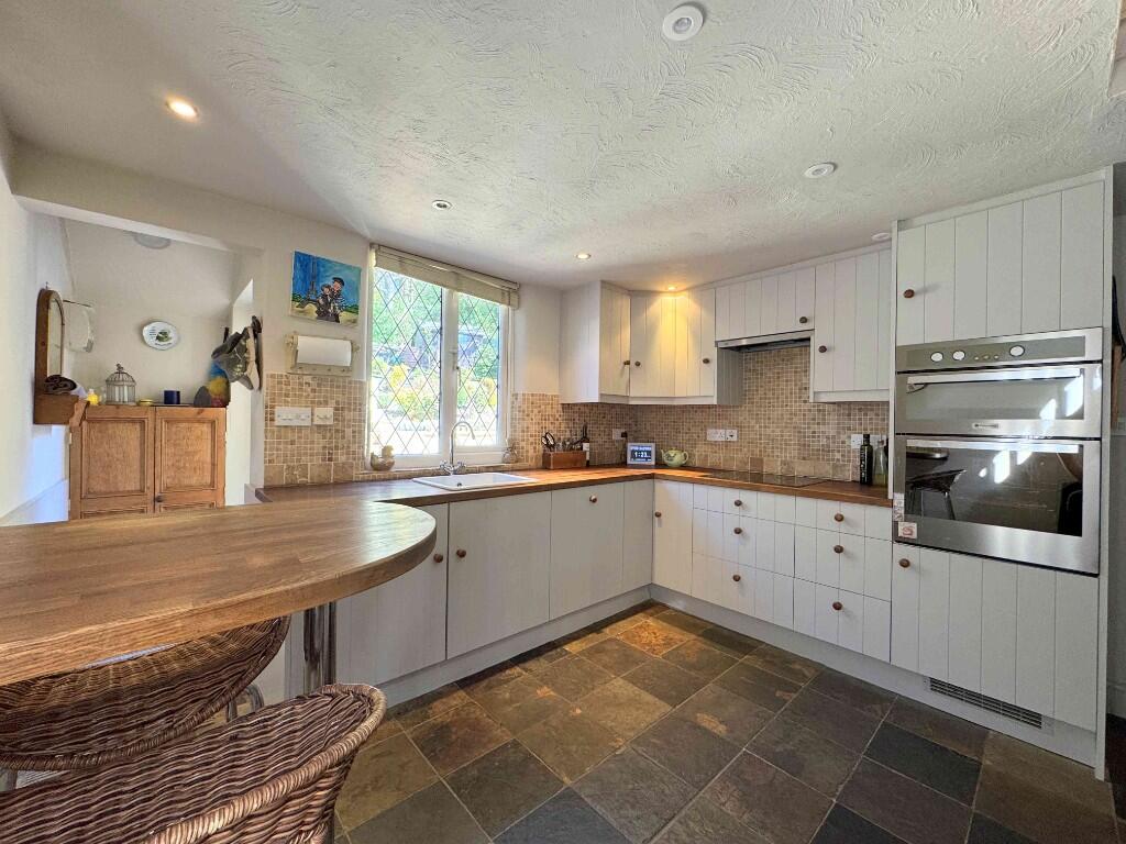 22 Newland Road, Huddersfield, HD5 0QT photo 3
