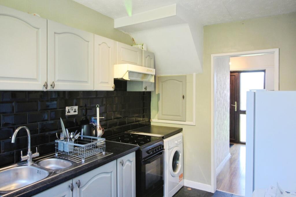 Westbourne Road, Pontefract, West Yorkshire, WF8 photo 3