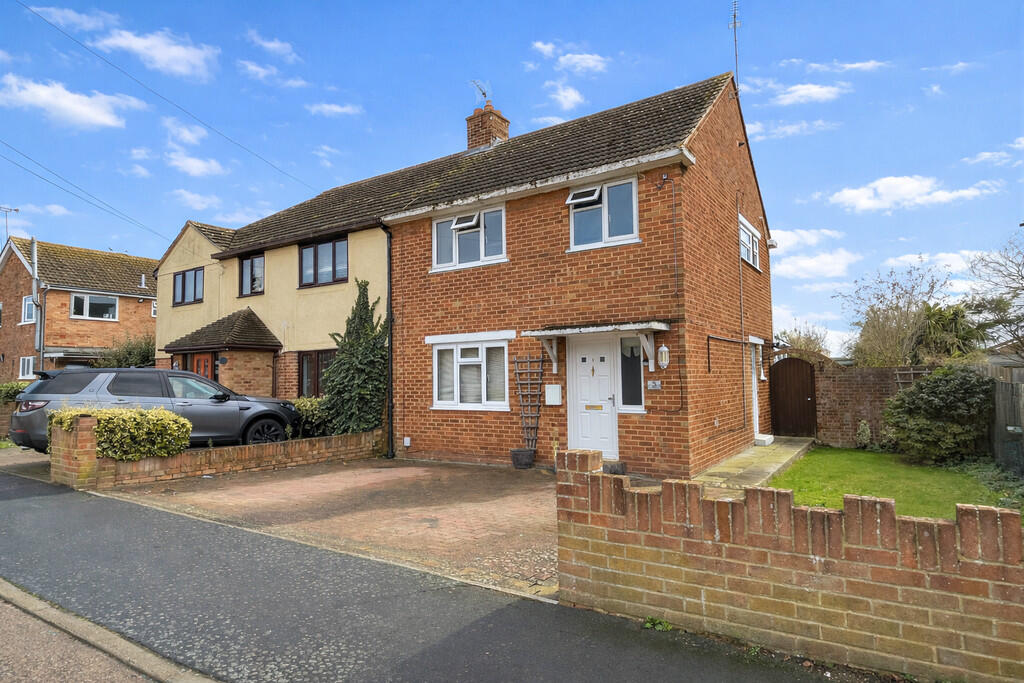 3-bed semi-detached on Heywood Way, Heybridge , £350,000