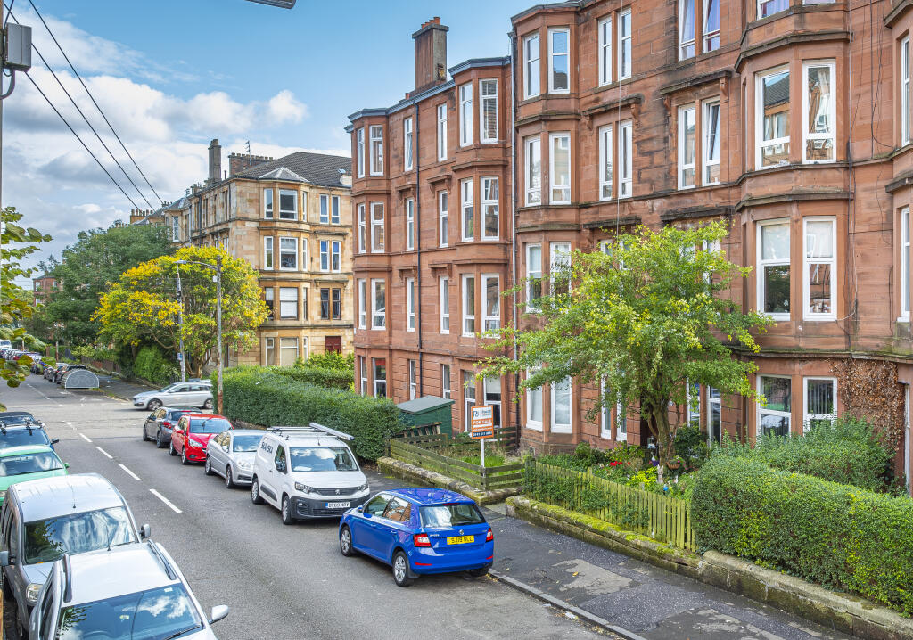 Main image of property: Flat 2/2, 86 Garthland Drive, Dennistoun, Glasgow, G31