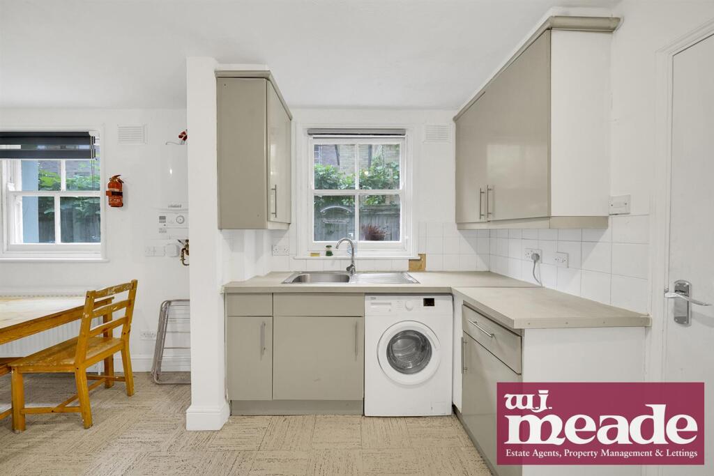 4 bedroom semi-detached house for rent
