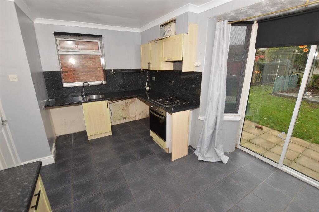 6 Constantine Grove, Colburn, Catterick Garrison photo 4