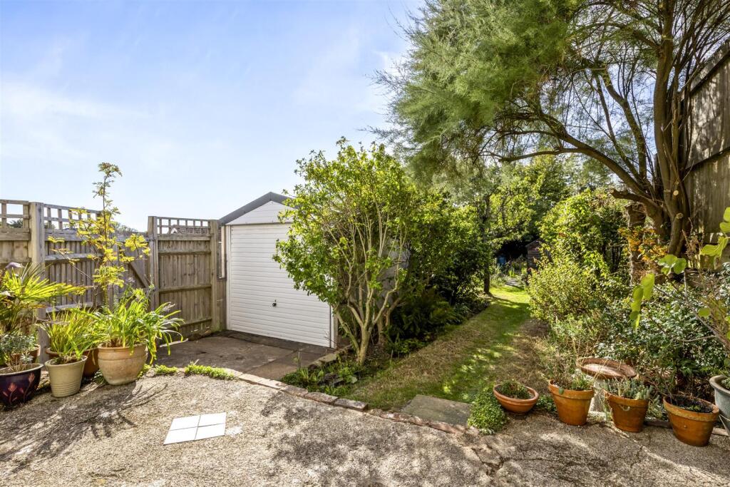 Sanyhils Avenue, Patcham, Brighton photo 4