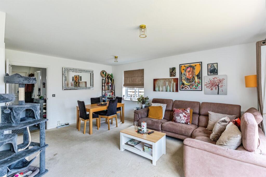 House in Northampton, Wellingborough - View 4