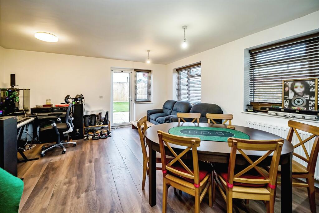 House in Aylesbury, Buckinghamshire - More