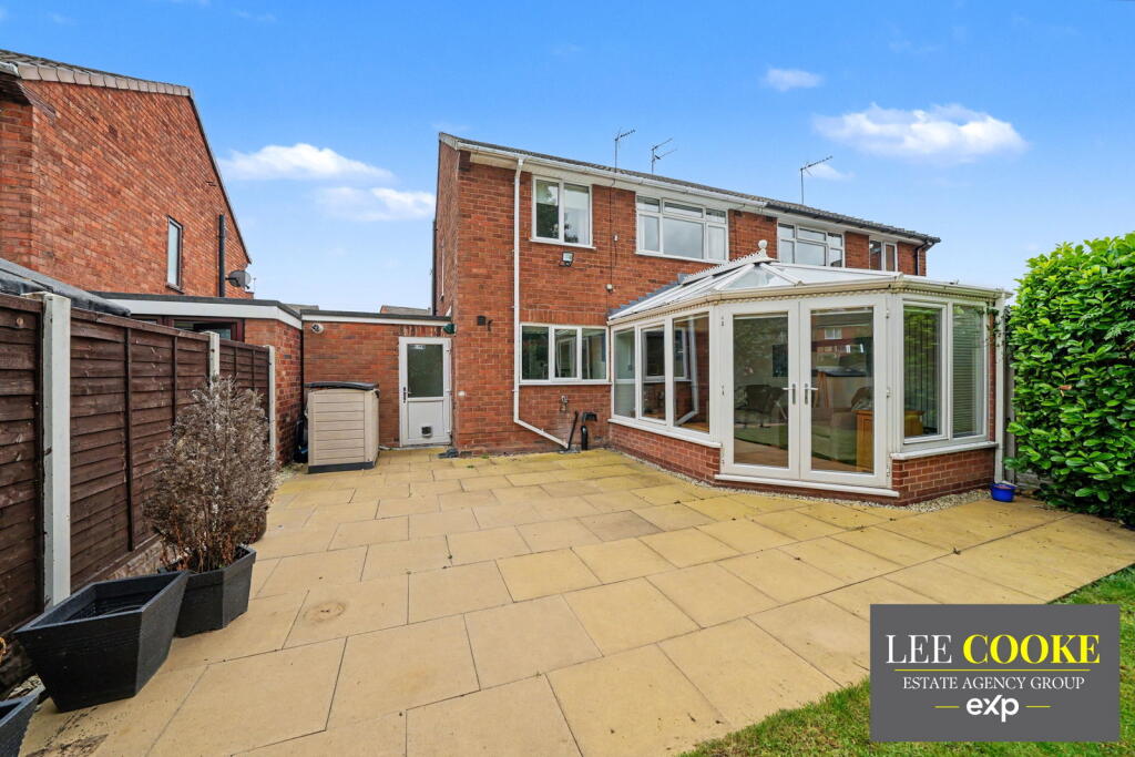 House in Wolverhampton, Fordhouses, Snapes Green - View 4