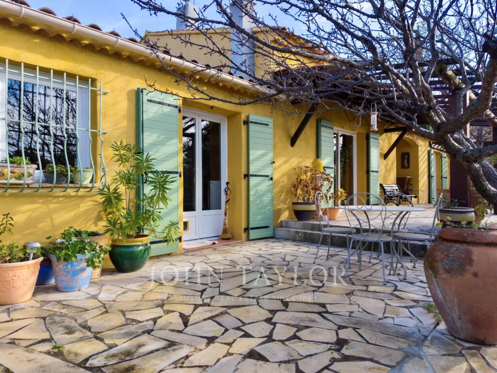 Main image of property: Provence-Alps-Cote d`Azur, Var, Le Castellet