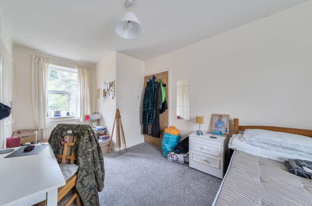 4 bedroom semi-detached house for rent