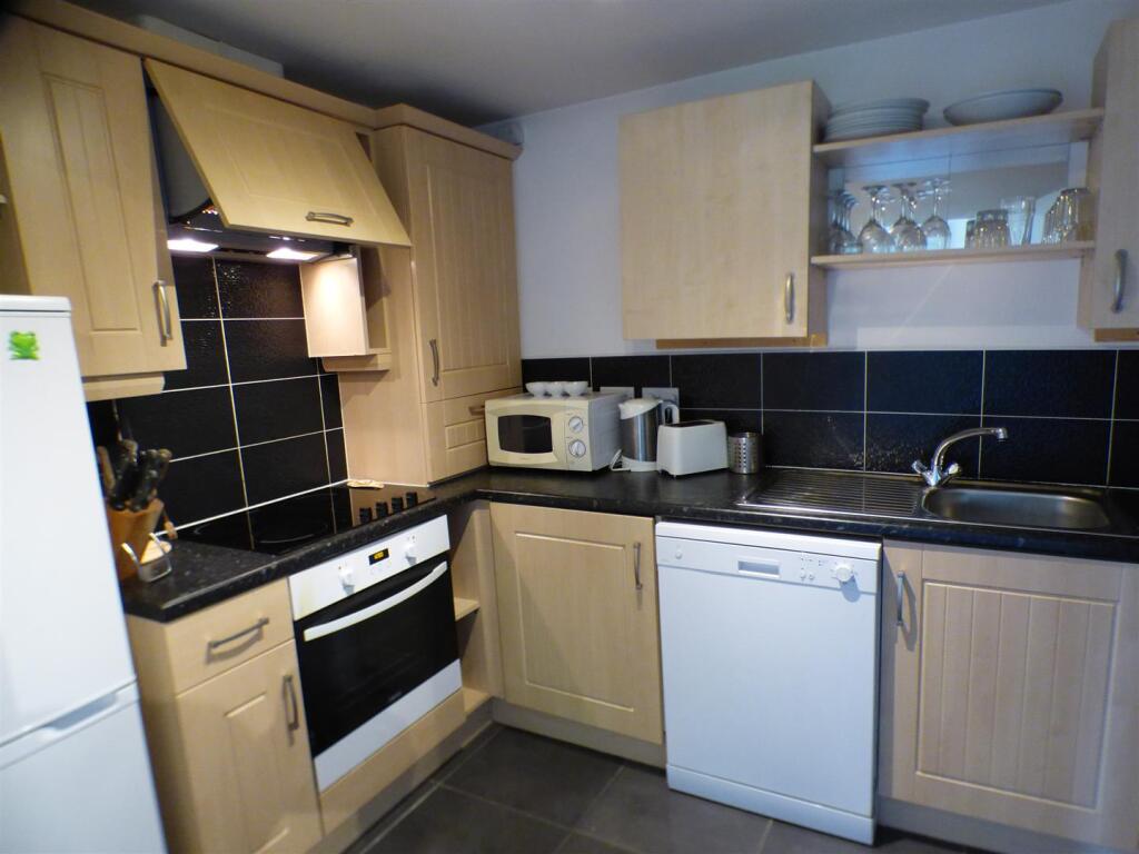 Apartment in Gateshead, North East - View 3