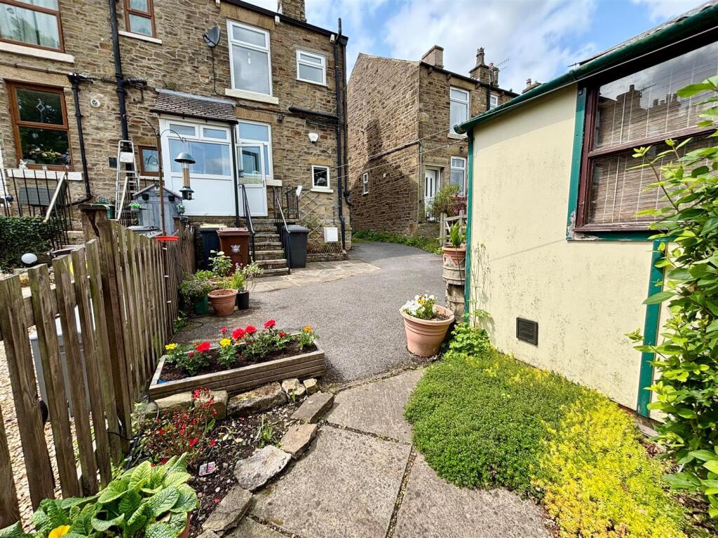 3-bed terraced on Low Leighton Road, New Mills, High Peak, £280,000