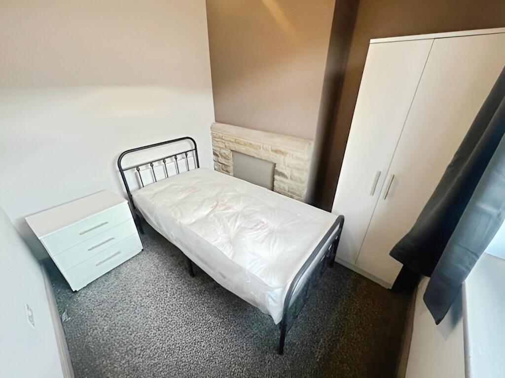 Main image of property: 17 Cemetery Road, WF6