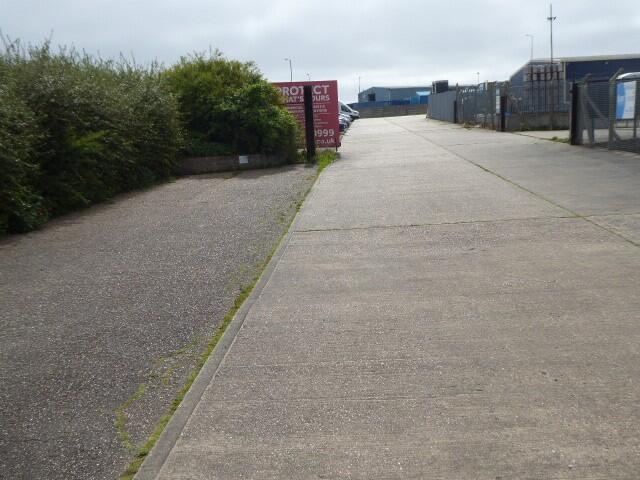 Approach road