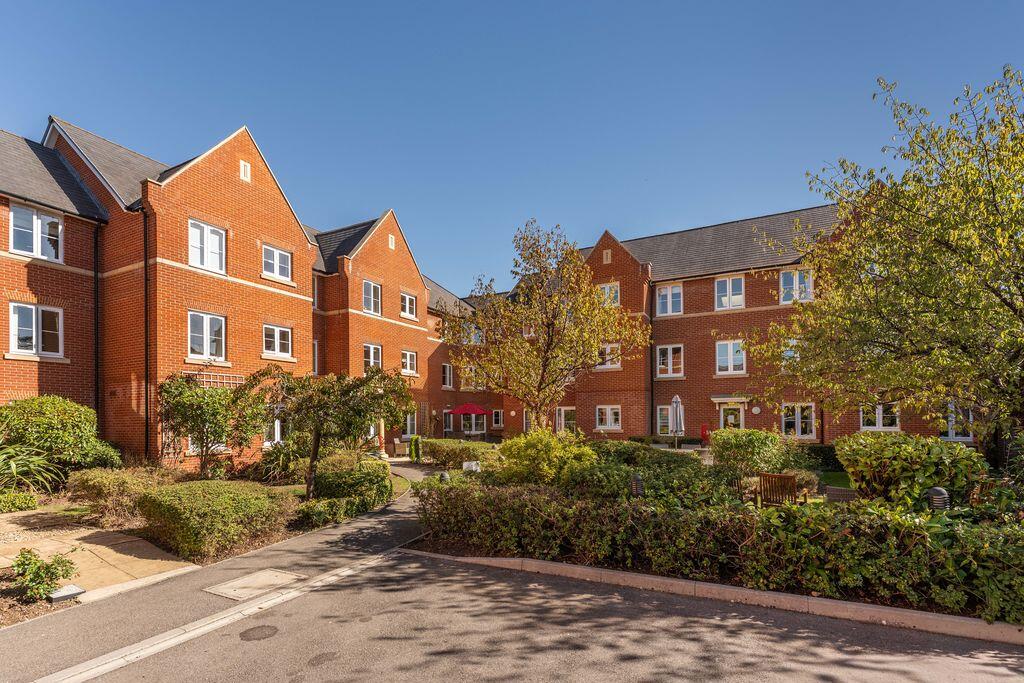 2-bed house on 29, Foxhall Court, School Lane, Banbury, £95,000