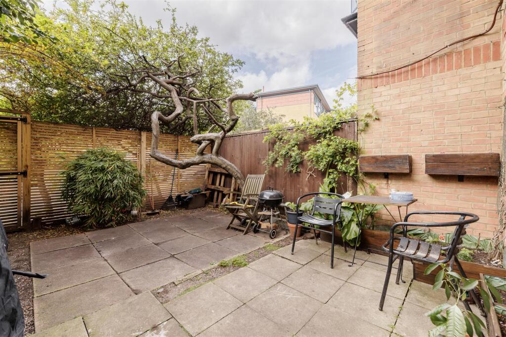 Apartment in London, Hackney - More