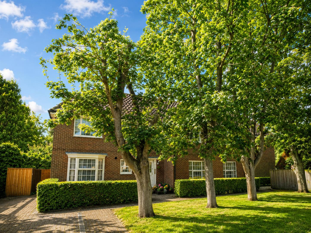 Main image of property: Parkway Gardens, Welwyn Garden City, Herts