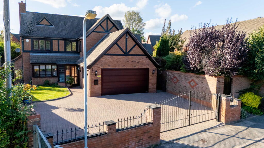 Main image of property: Oldacre Close, Sutton Coldfield, B76 1WF