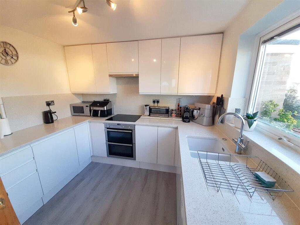 Orchard Way, Barnham photo 2
