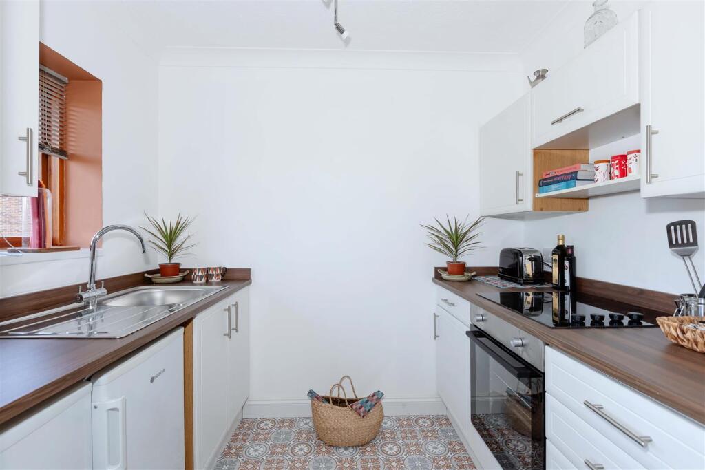 Apartment in Worthing, Goring-by-Sea - View 2